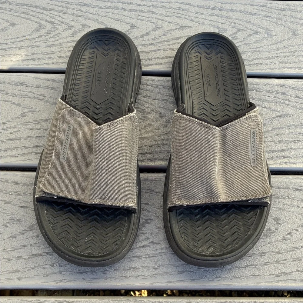 Skechers Men’s Arch Fit Motley Revelo Sandal Black & Gray Size 11